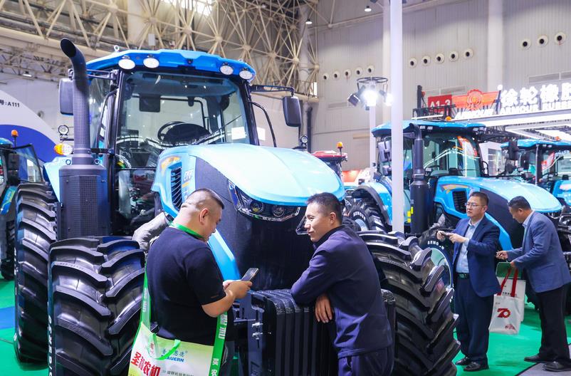 臨汾市農(nóng)機(jī)中心對隰縣2025年農(nóng)機(jī)產(chǎn)業(yè)化發(fā)展補(bǔ)助項(xiàng)目進(jìn)行檢查驗(yàn)收